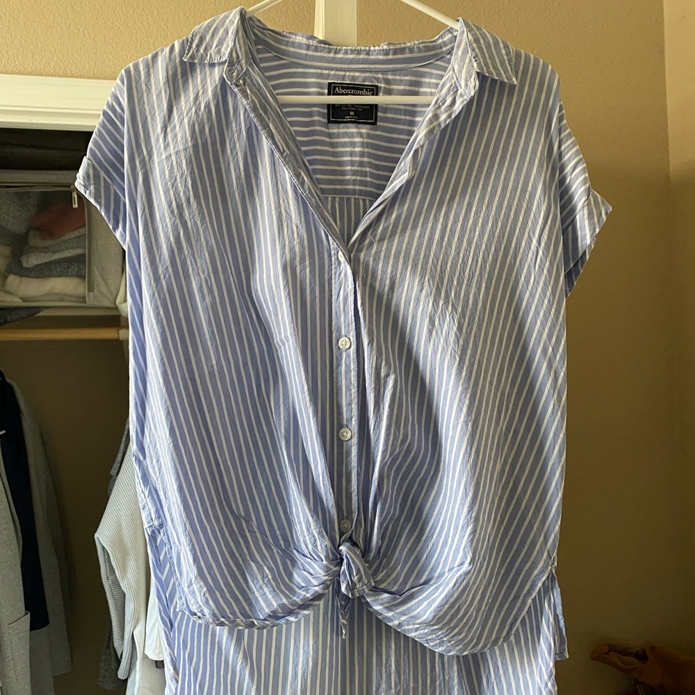 Abercrombie & Fitch Striped Top (Size Medium)